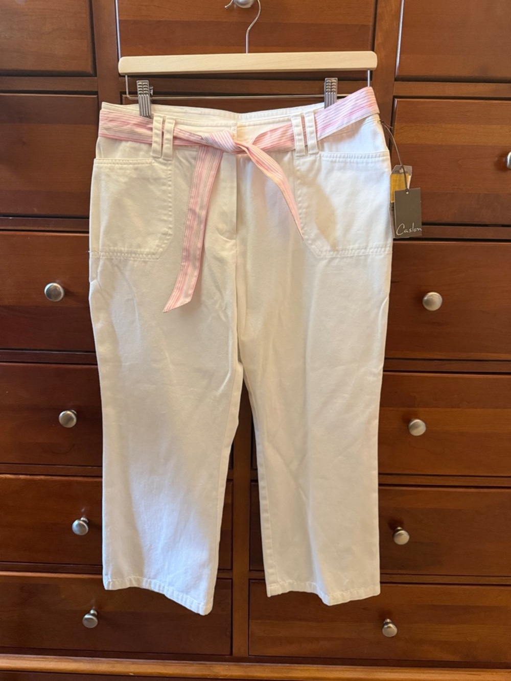 Caslon White Cropped Pants with Pink Striped Tie